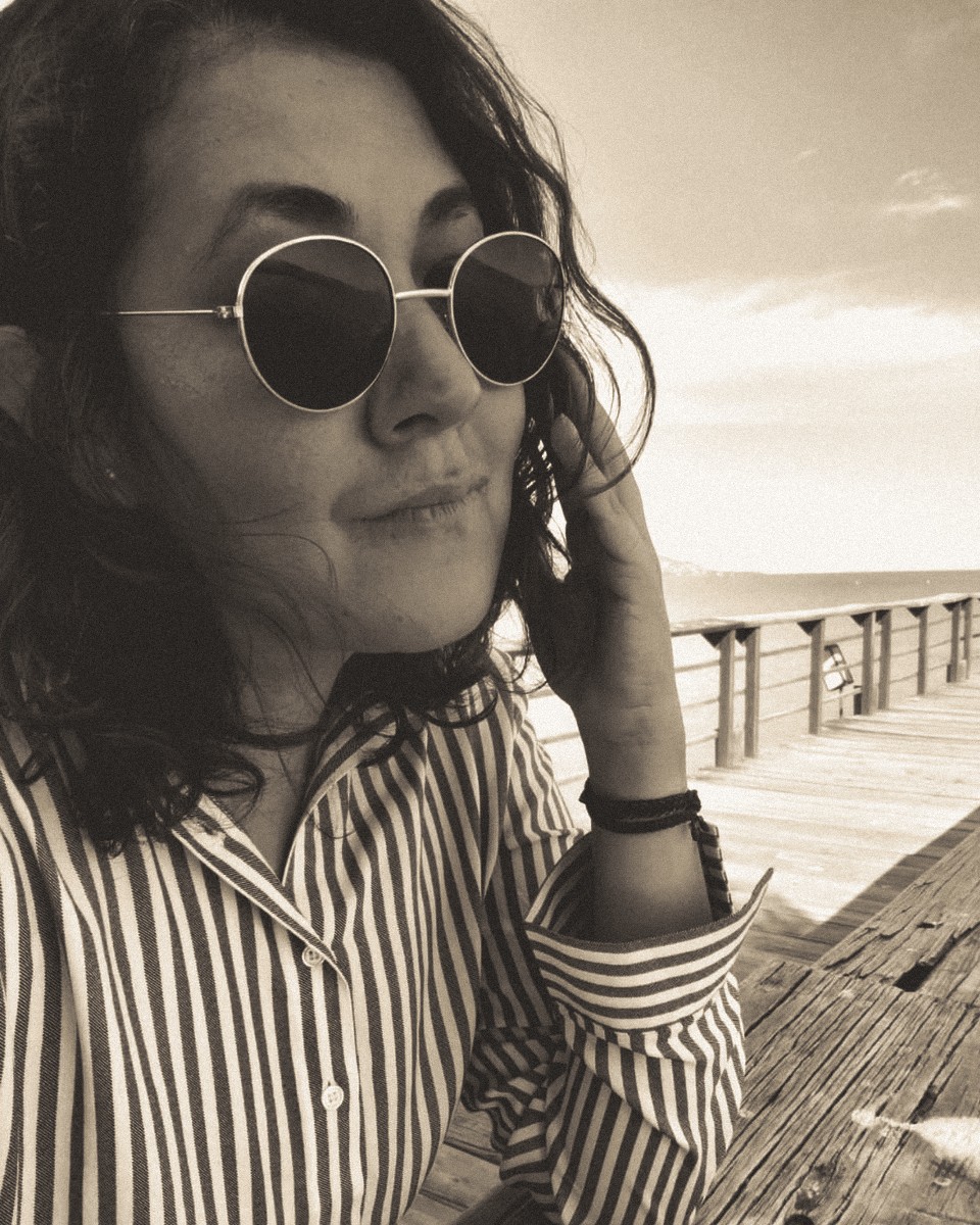 Alejandra García Franco, psicóloga, en el malecón de Chapala